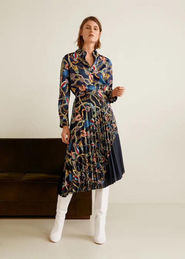 Falda con estampado tipo pañuelo y diseño tableado, 39,99 euros.