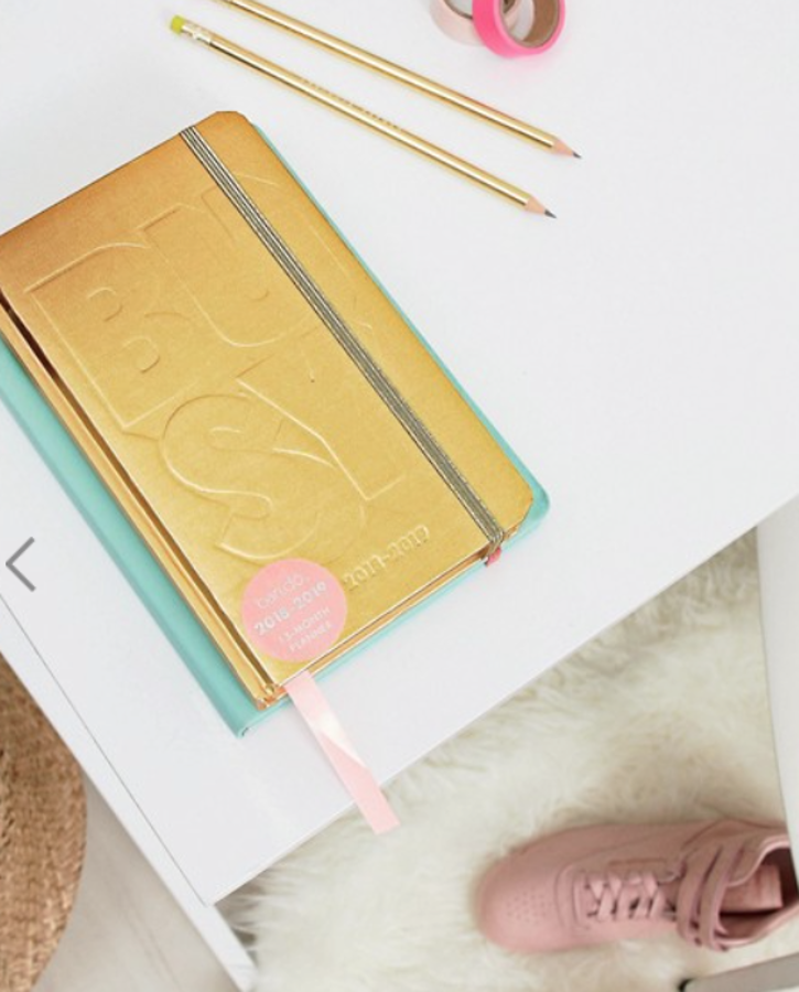 Planificador de 13 meses 2018-2019 dorado-metálico, de Ban.Do (13,49 euros).