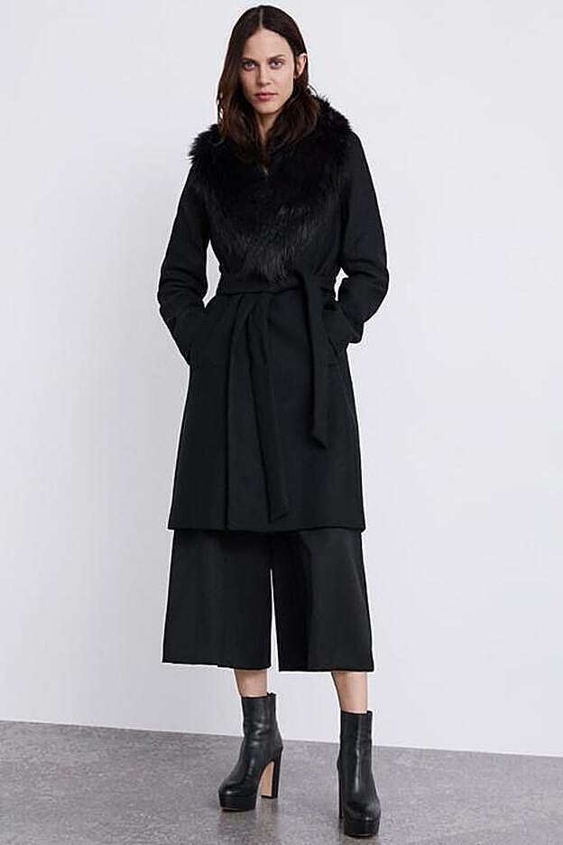 "Total look" negro de Zara, perfecto para las citas importantes.