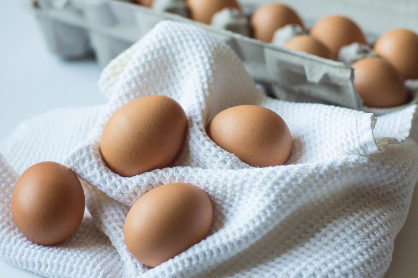 Los huevos son un alimento perfecto si queremos perder peso. Son ricos en proteínas y grasas saludables y con un aporte relativamente bajo de calorías.