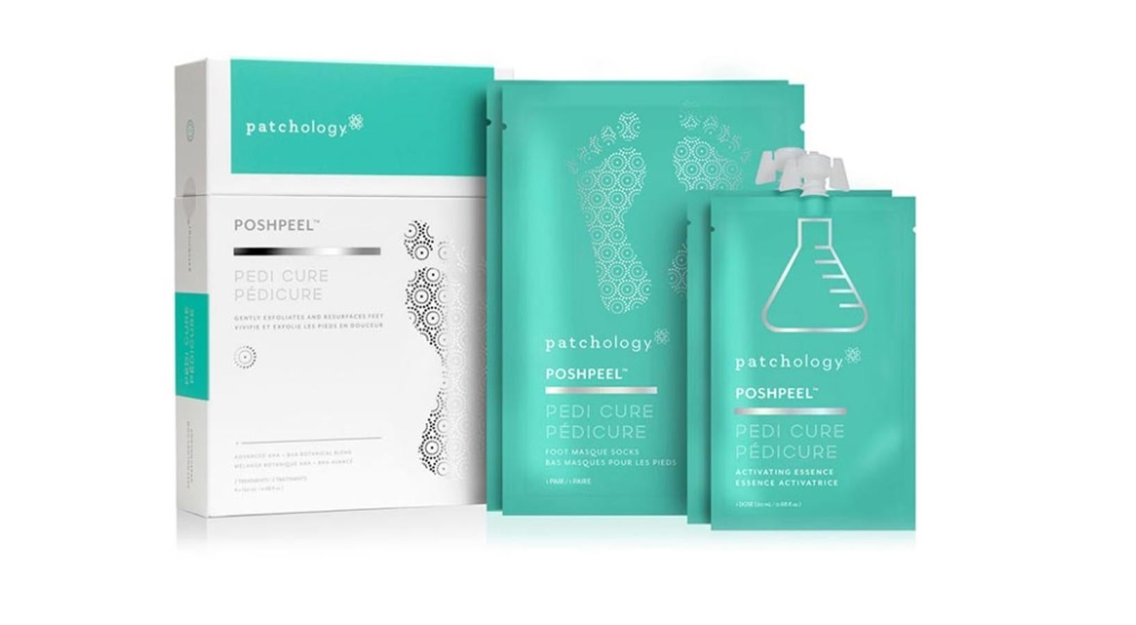 Diseñado para exfoliar y regenerar las asperezas de los pies de manera suave, natural y progresiva. Con un tratamiento de 60 minutos, manda a paseo los callos y las pieles muertas. (12,50 €). En Sephora.