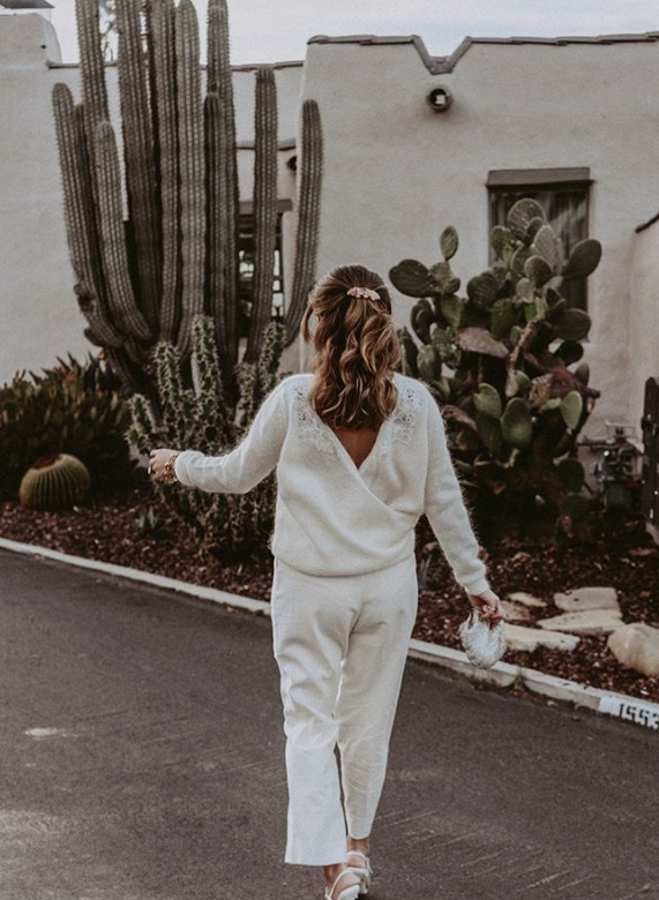 Collage vintage es una de las verdadera especialistas en los accesorios de pelo, sobre todo pañuelos, pero también recurre a pasadores con un aire retro o romántico, como el que vemos aquí.