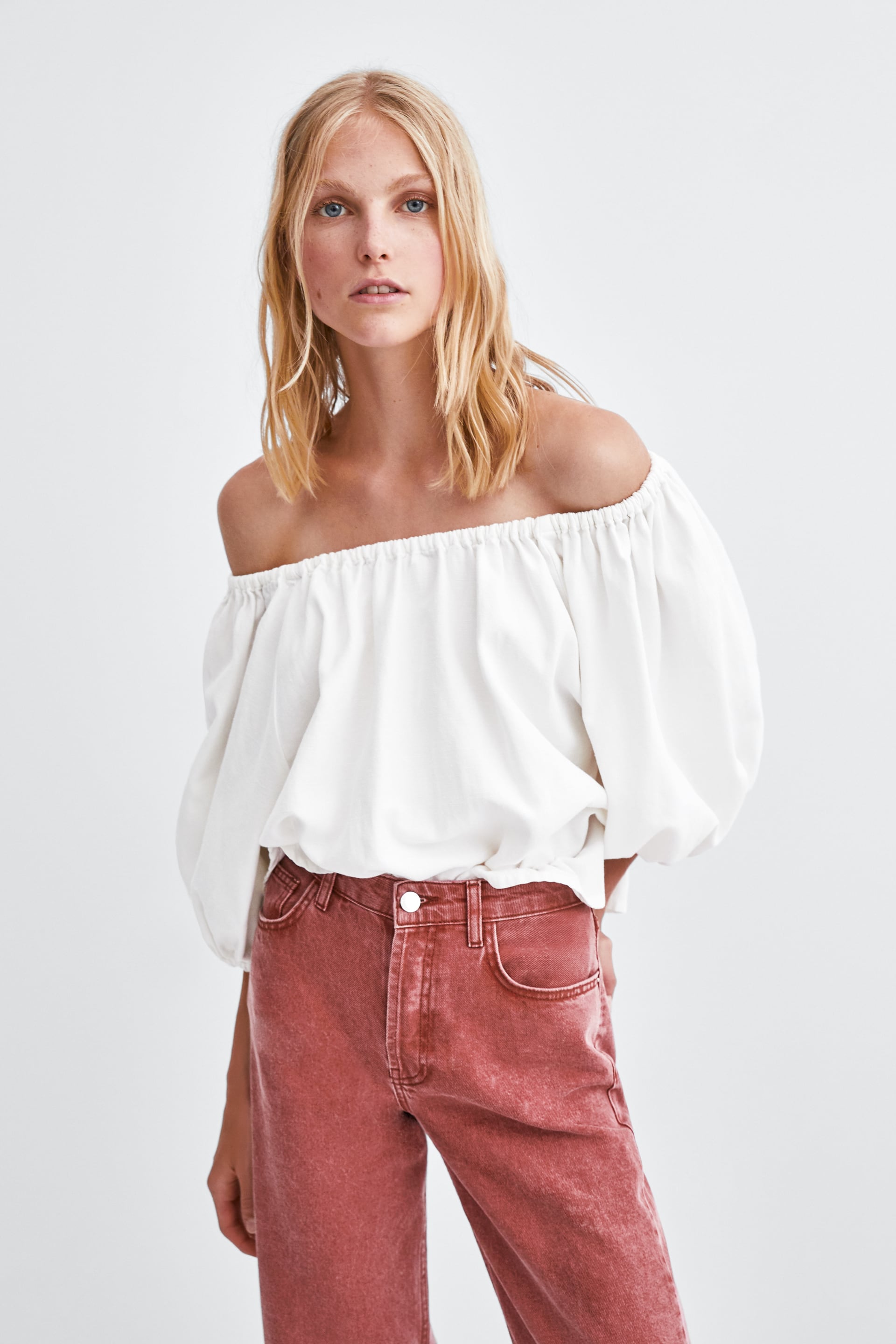 El clásico pelo corto/largo para las que no se atreven con los grandes cambios: el long bob o melena midi por los hombros. Es perfecto para cambiar tu look este 2019 sin que te de un infarto. Toma nota para perdirlo en tu peluquería.