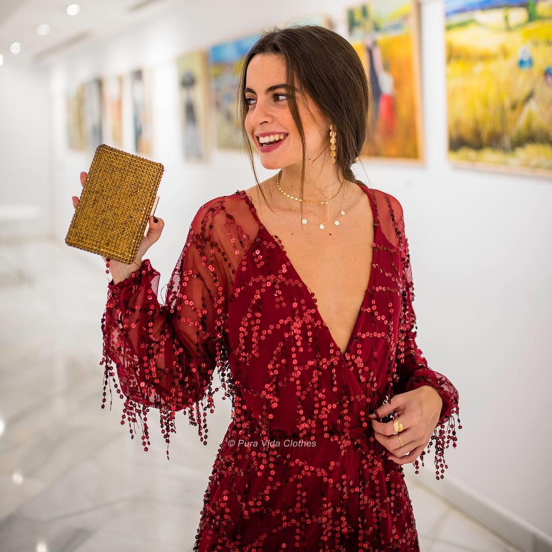 Pura Vida Clothes tiene las prendas de fiesta más originales para Nochevieja. Como este modo burdeos de lentejuelas. (29,99 euros)