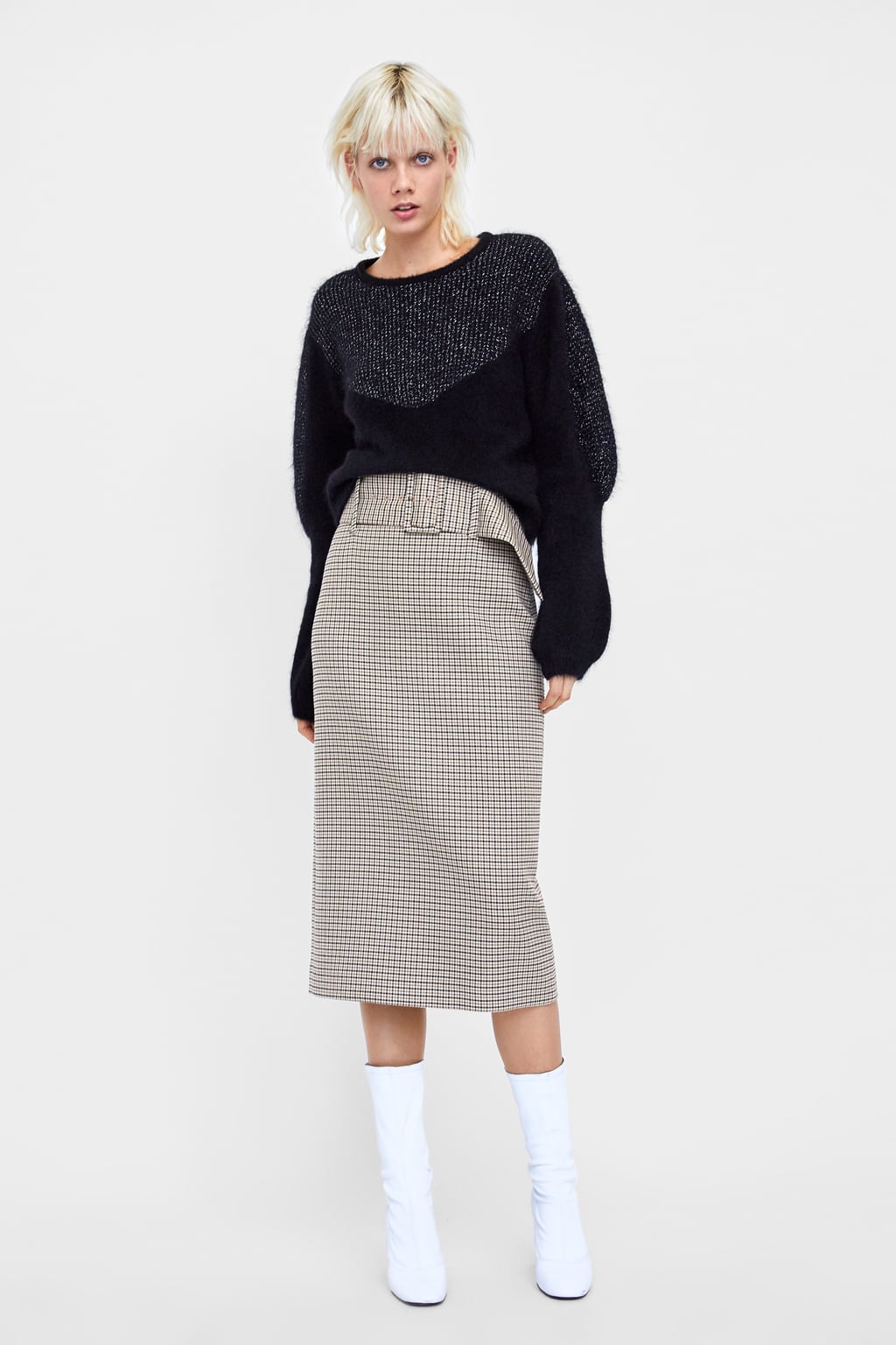 Falda midi pata de gallo de Zara: 29,95 euros.