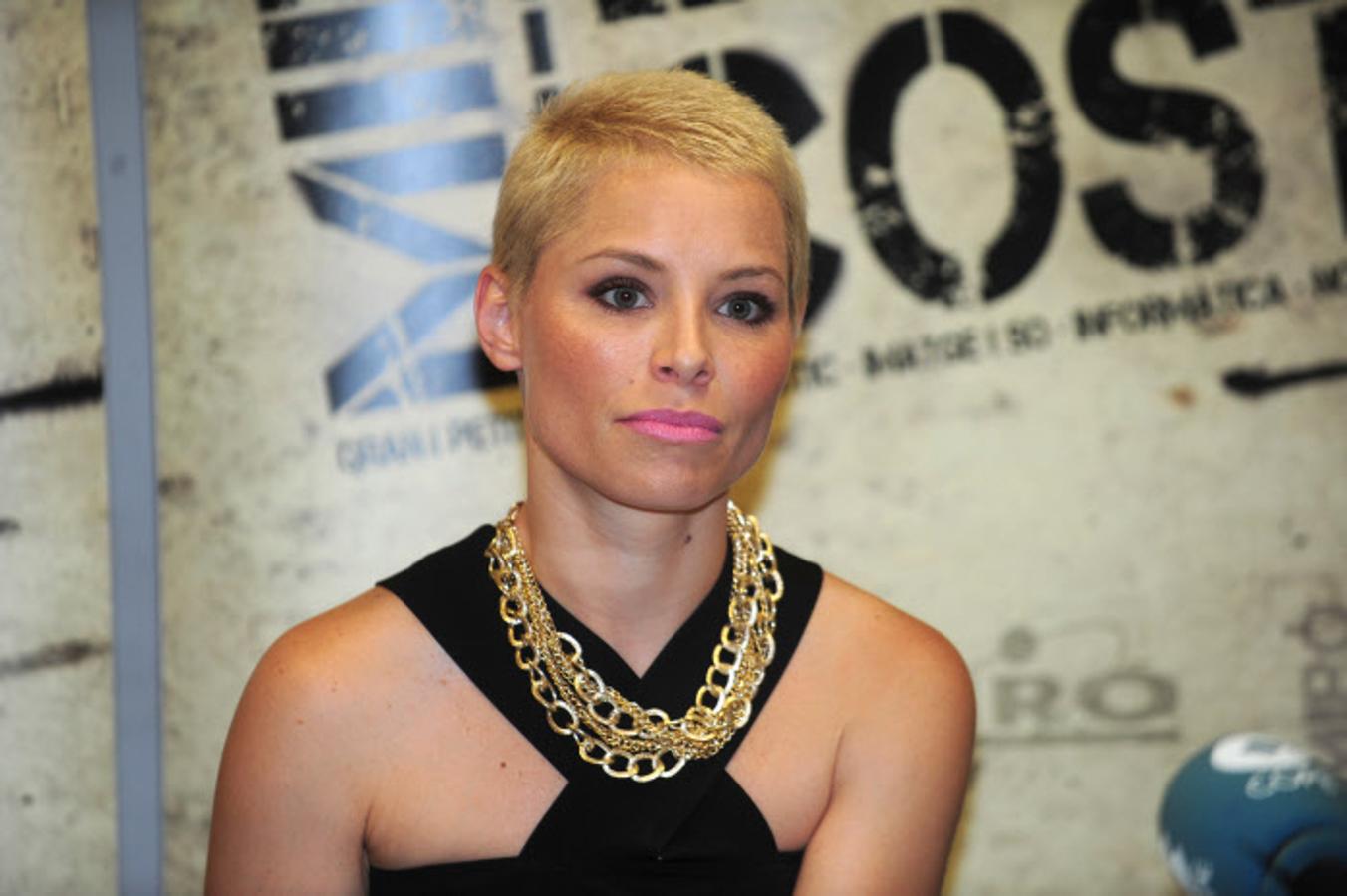 Soraya con su habitual pelo corto pero mucho más rapado y en un rubio más dorado de lo que nos tiene acostumbradas.