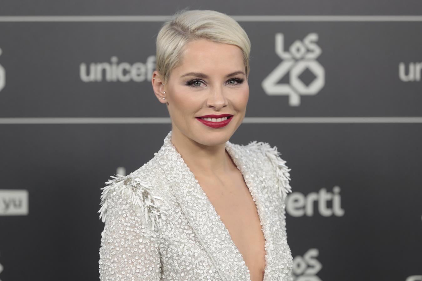 Para los 'Premios 40 Principales' eligió un color rubio ceniza súper favorecedor con la parte superior ligeramente más larga y más cortito por los laterales y la nuca.