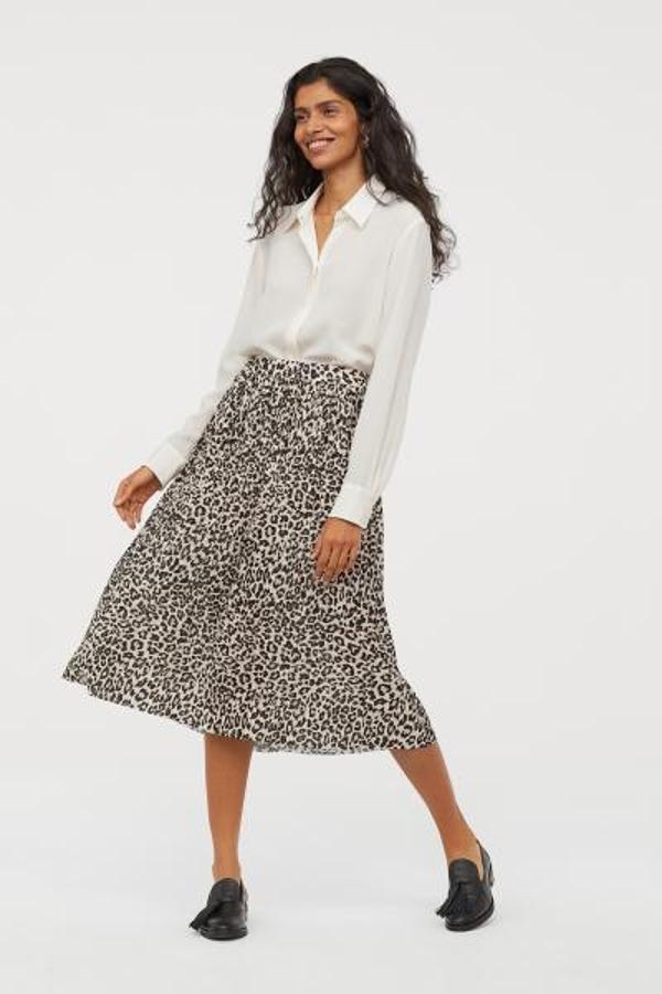 Falda con estampado de leopardo midi, 29,99 euros.