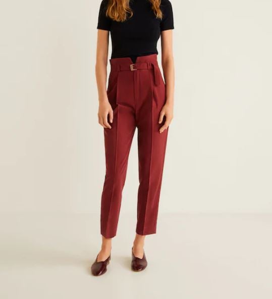 Sexy y navideño, el color rojo es para celebrar la Nochevieja y estos pantalones de Mango son ideales. (39,99 euros).