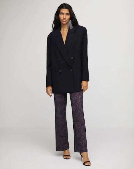 Para brillar con este pantalón de hilo metalizado en color morado oscuro. (35,95 euros).