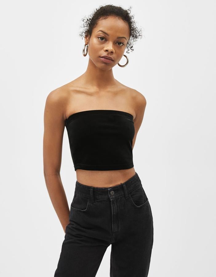Top tipo "bandeau" de terciopelo, ajustado con un elástico (7,99 euros).