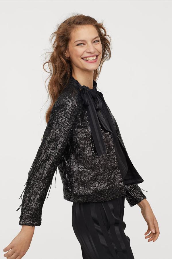 Chaqueta de lentejuelas en color negro, 79,99 euros.