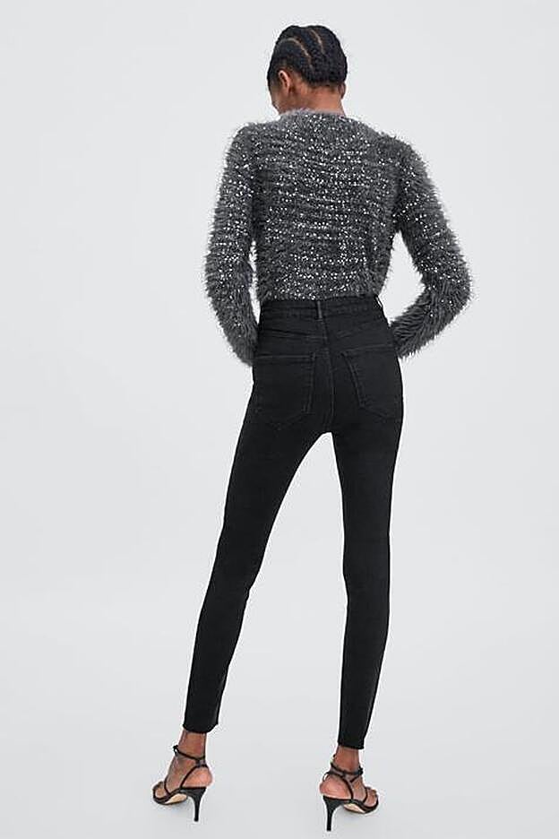 Estos vaqueros de los Special Prices de Zara hacen tipazo por solo 15.99 euros