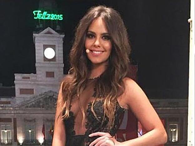 Para su debut dando las campanadas eligió una melena con ondas rotas y mucho volumen.