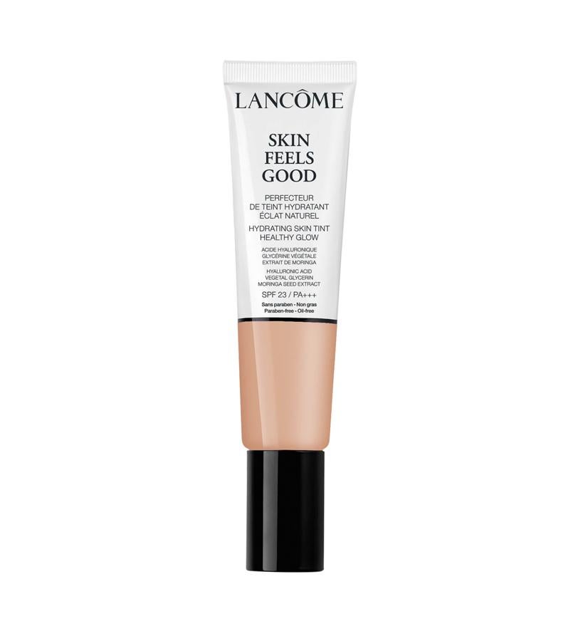 entre maquillaje y tratamiento, esta bb cream evolucionada cuida la piel mientras está maquillada. Actúa de forma inmediata, proporcionado una cobertura ligera que ilumina e intensifica el brillo natural de la piel, y a largo plazo, gracias a su combinación de agentes hidratantes y antioxidantes, que aportan un aspecto más bonito y saludable día tras día.  Skin Feels Goog de Lancôme  (34 €).