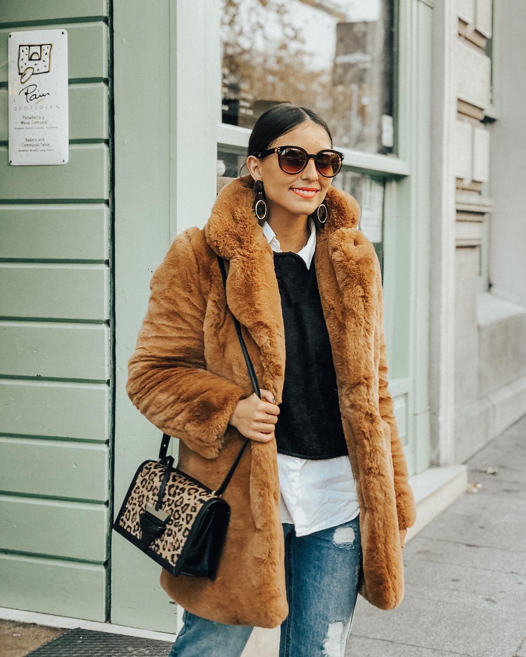 La 'influencer' Erea Louro no ha podido resistirse al abrigo de pelo más famoso del año.