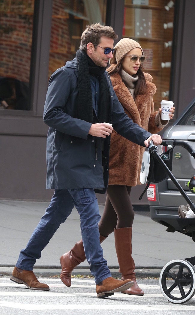 La actriz Irina Shayk no solo tiene el abrigo en color verde, sino también en marrón... La modelo no pudo resistirse y se hizo con los dos.