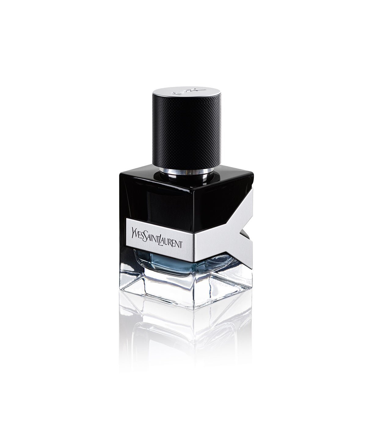 El Eau de Toilette Y se había concebido para el hombre que se hallaba en el camino para conseguir sus sueños. La nueva versión, Eau de Parfum, representa a un hombre que ha hecho realidad sus sueños y camina con paso firme hacia un nuevo mañana. La forman la bergamota, el jengibre, manzana verde, salvia, enebro, esencia de geranio, ámbar y haba tonka.  Y Eau de Parfum de Yves Sain Laurent  (80,10 €/ 50 ml).