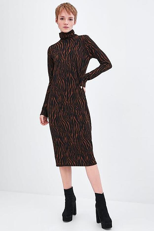 Una versión del estampado de cebra en este vestido de Zara.