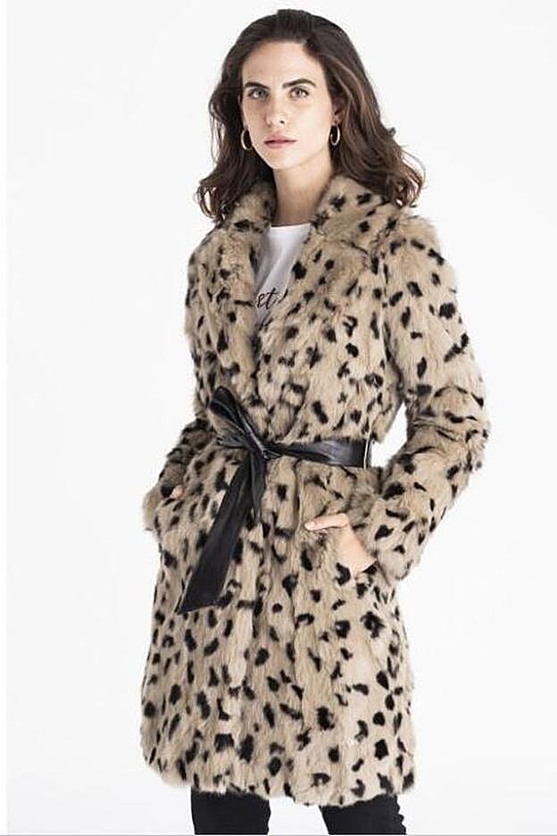 Abrigo de la firma española Cuplé.