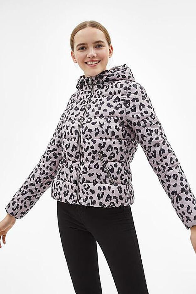 Cazadora de Bershka.