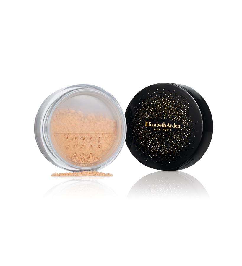 Perfecciona instantáneamente la apariencia de su piel con estos polvos sueltos. Su tecnología de enfoque suave, minimiza los poros para lograr una piel suave y tersa. Su fórmula con ceramidas ayuda retener la humedad mientras que la Vitamina C ilumina la piel. Aplicar solo o en conjunto con un fondo de maquillaje para un look duradero, luminoso y perfecto. Tiene tres tonos disponibles. (42 €).