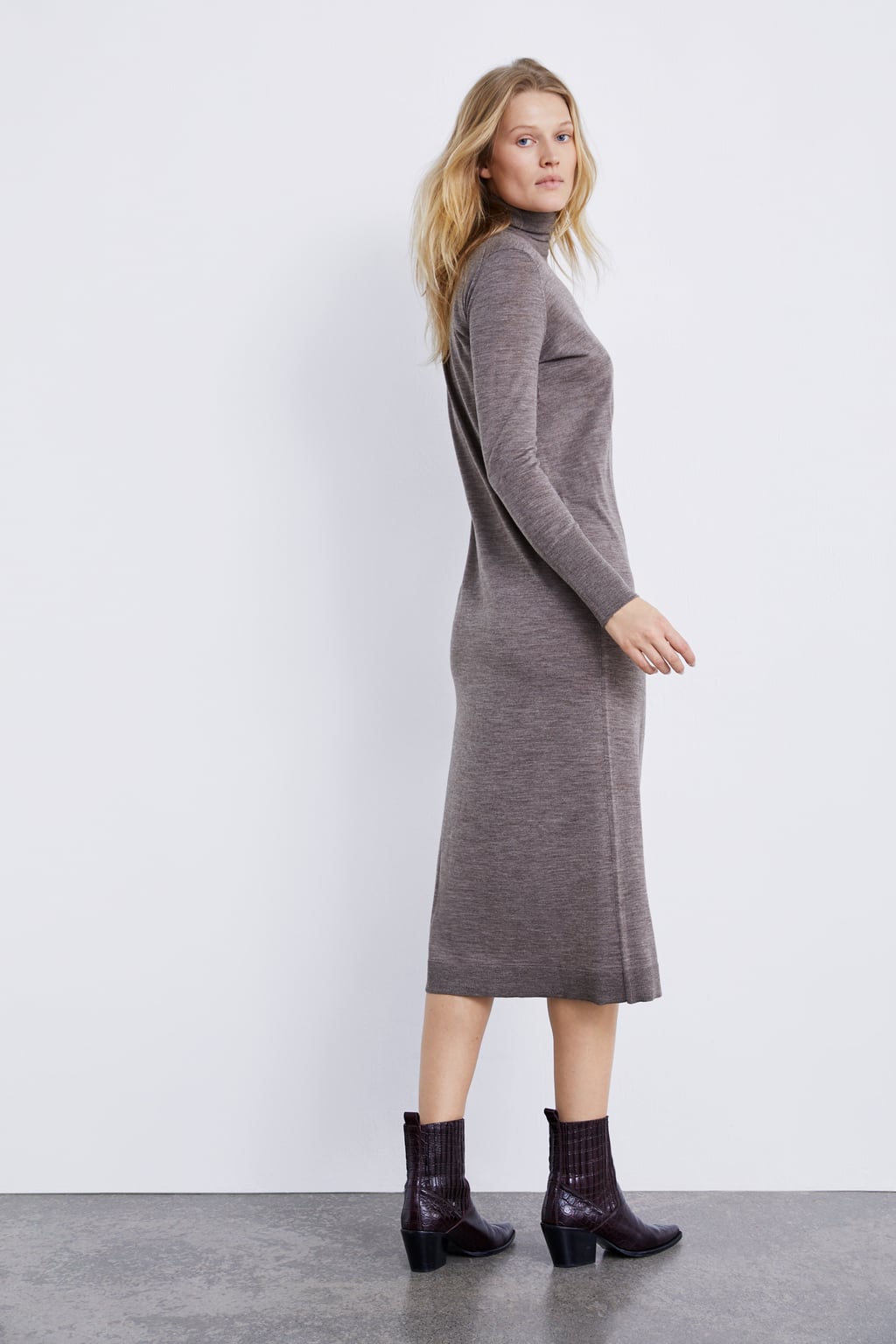 Vestido de lana con cuello alto ‘edición limitada’ de Zara.