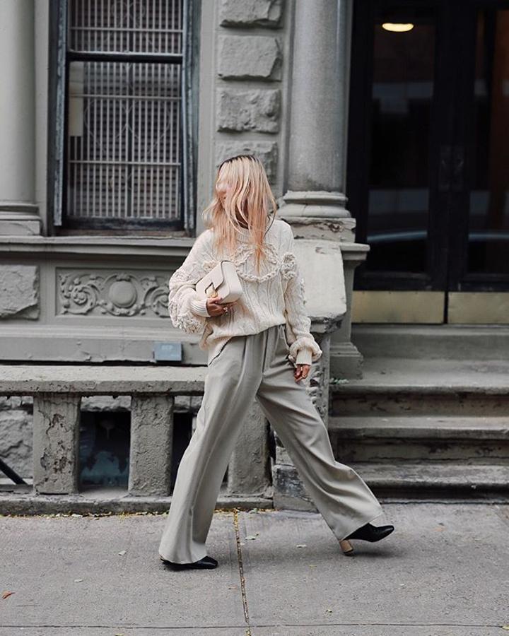 ¿ Por qué debes seguir a The Fashion Guitar en Instagram en 2019 ? Charlotte Groeneveld es la influencer detrás de The Fashion Guitar, una mujer que nos inspira con su forma de unir el minimalismo nórdico con el 'american way of life' que se refleja en el 'streestyle' de las calles de Nueva York.