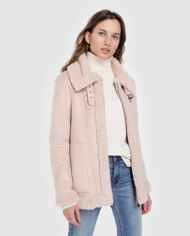 Las chaquetas de borreguito son tendencia, y esta en rosa empolvado de Souther Cotton es un regalo de Reyes perfecto para una buena 'fashionista'. Su precio en las rebajas de El Corte Inglés pasa de 119 a 83 euros.