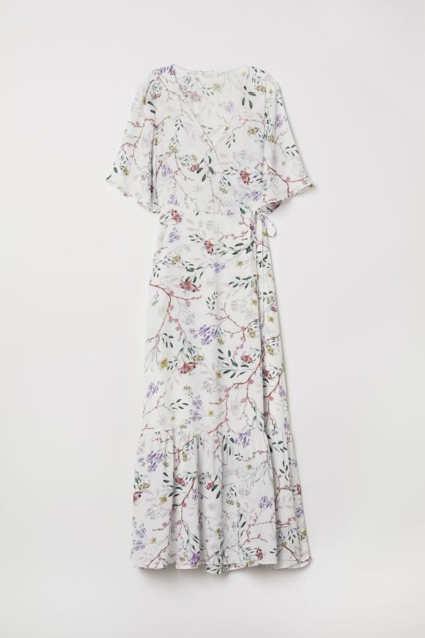 Cruzado, con estampado sutil y volante en el bajo, 41,99 euros.