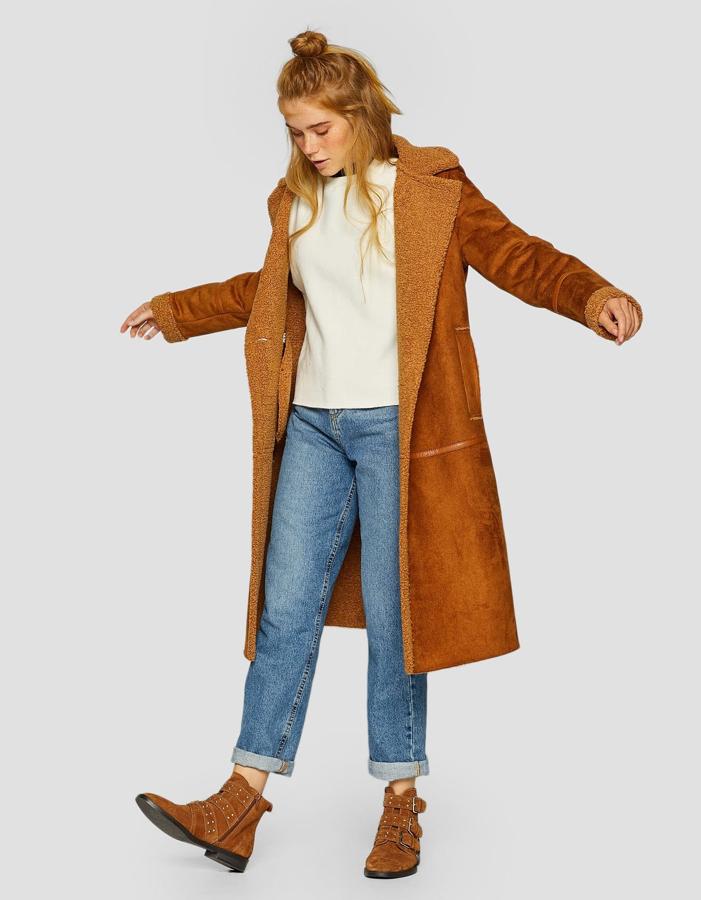 De piel vuelta, con borreguito.