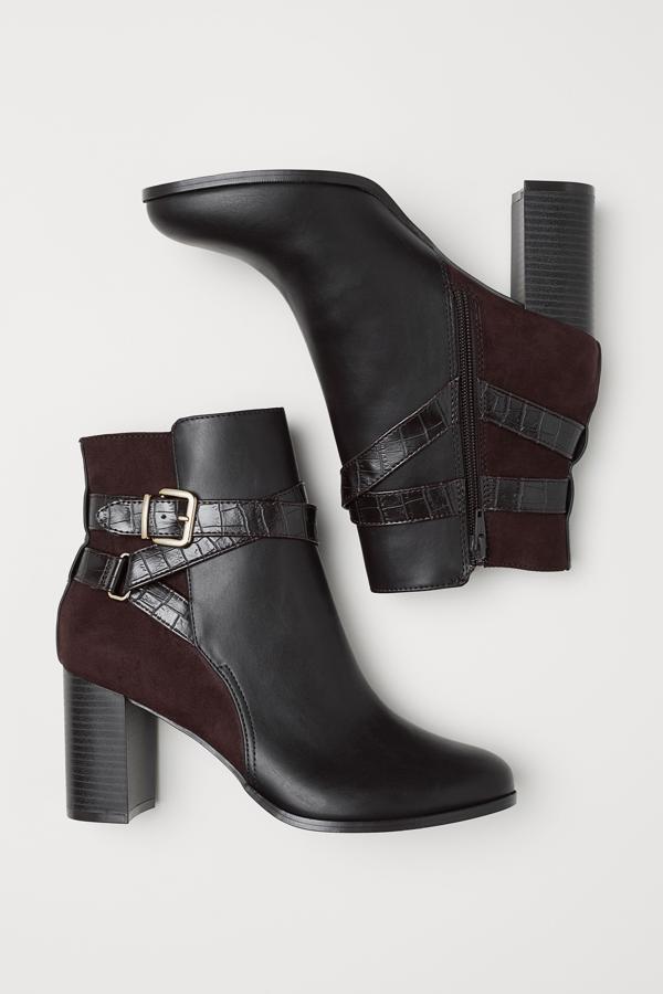 En las rebajas de H&M puedes comprarte estos botines bicolores por 23.99 euros (antes, 39.99).