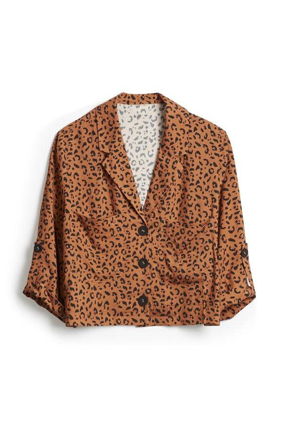 Camisa con estampado 'animal print' de leopardo, 15 euros.
