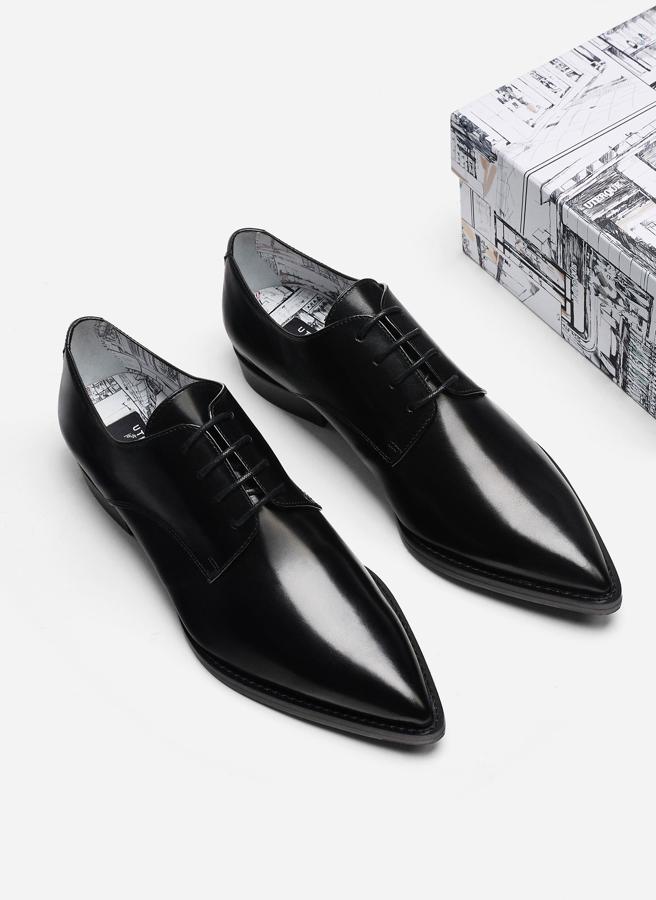 El zapato "blucher" de toda la vida que no puede faltar en un zapatero. Estos están a 59,95 euros.