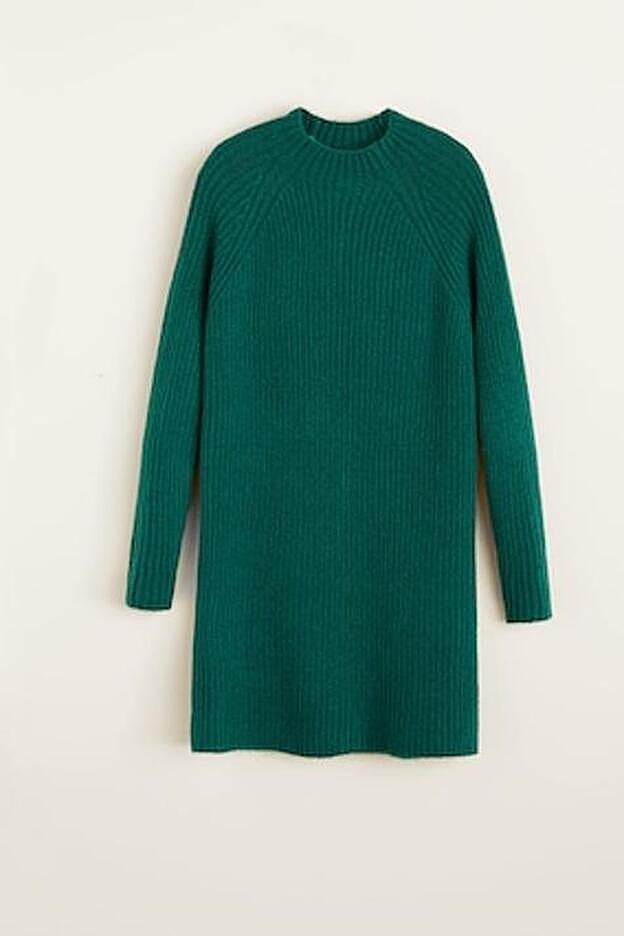 Un jersey verde largo, casi vestido, de Mango.