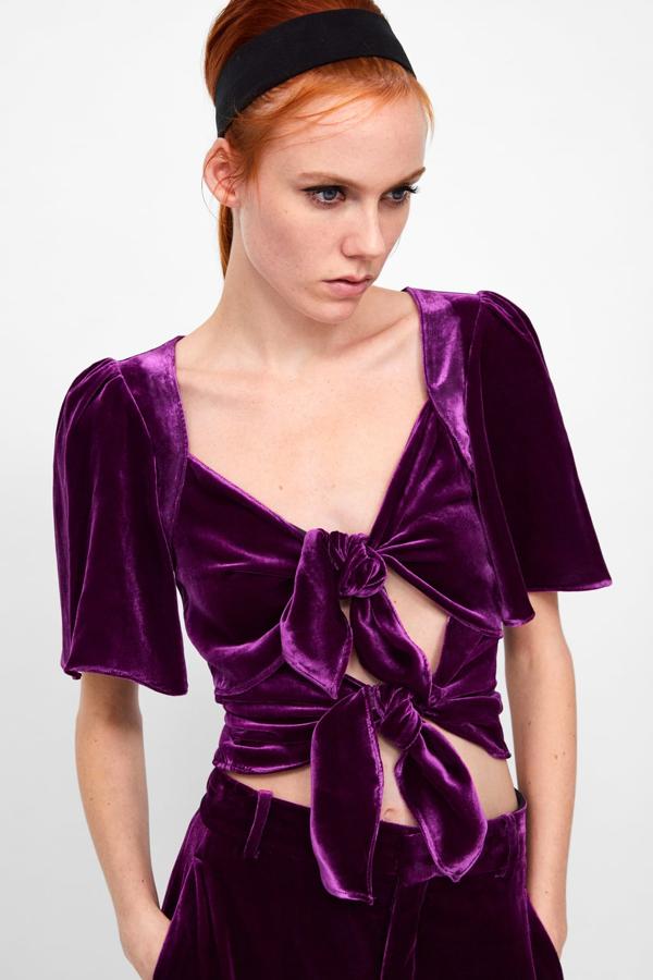 Top de terciopelo con cierre frontal de lazos, 25,99 euros.