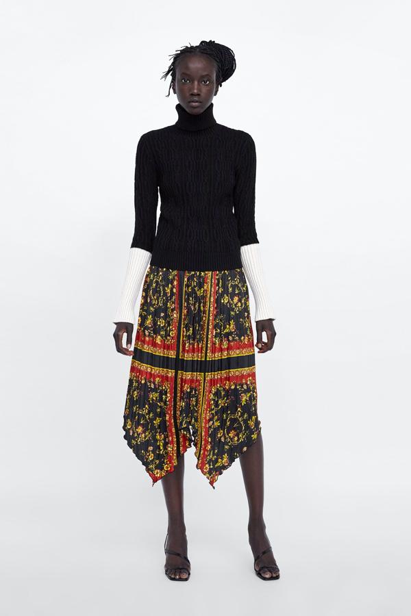 Como si fuera un pañuelo pero en efecto "patchwork" y bajo asimétrico (17,99 euros).