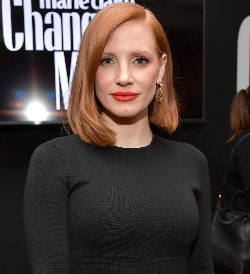 En verano de 2018 Jessica decidió sustituir su melena por un bob que ha lucido con el pelo bien liso, como en la imagen, con un aspecto surfero y con ondas glam. Sin emabrgo, parece que Jessica necesitaba algo más para modificar el aspecto de su lob.