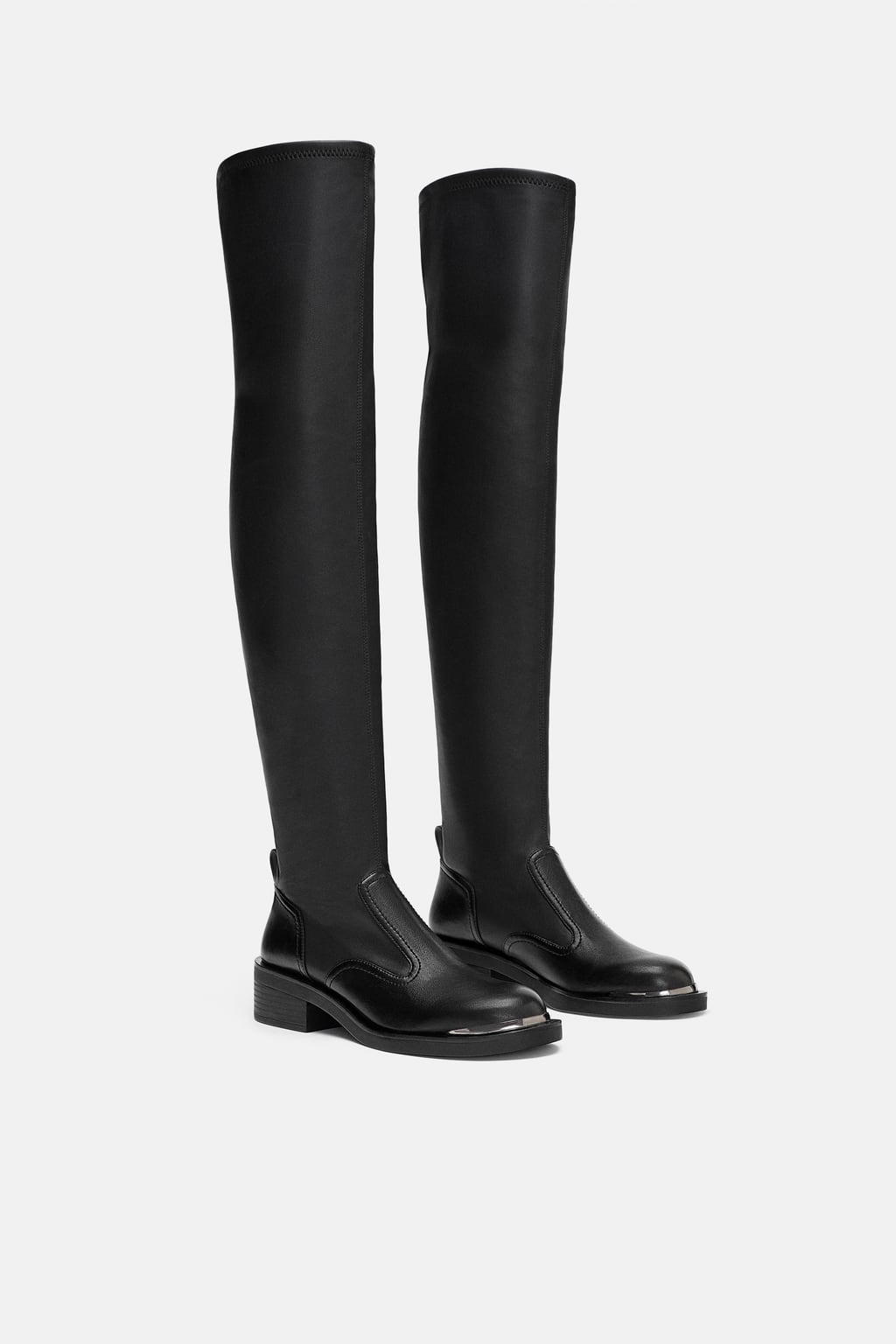 Bota plana elástica de Zara: 29,99 euros.