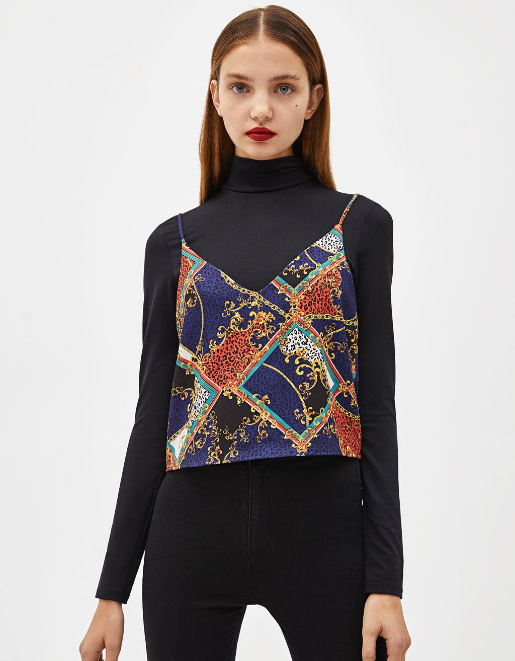 Top con estampado de cadenas de Bershka: 5,99 euros.