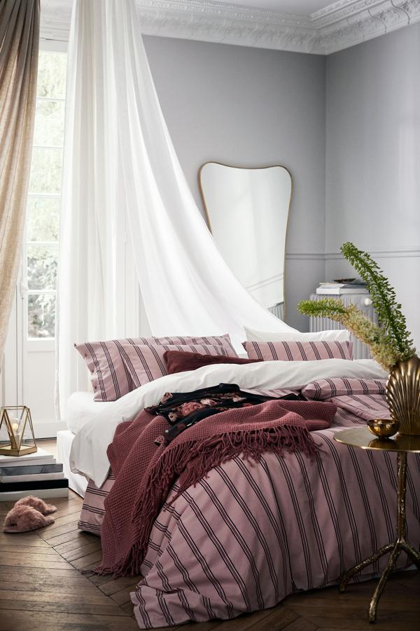 Esta funda nórdica con estampado de rayas de H&M Home está rebajada de 49.99 a 34.99 euros.