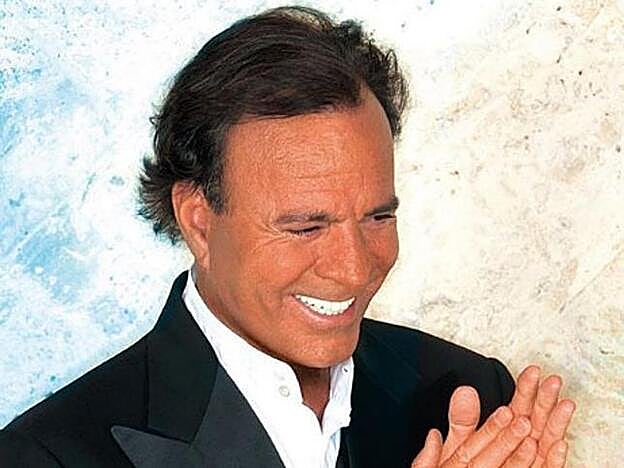 El juicio por paternidad de Julio Iglesias, se suspende.