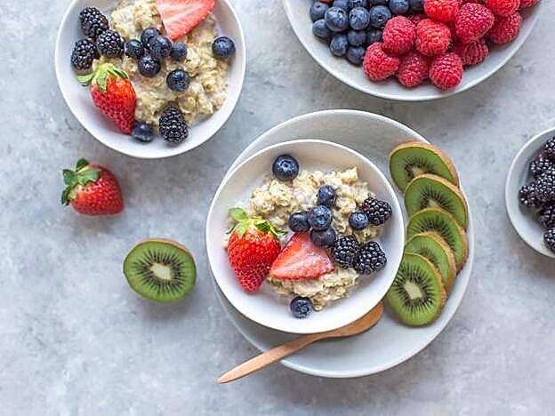 Bowl de frutas y yogurt