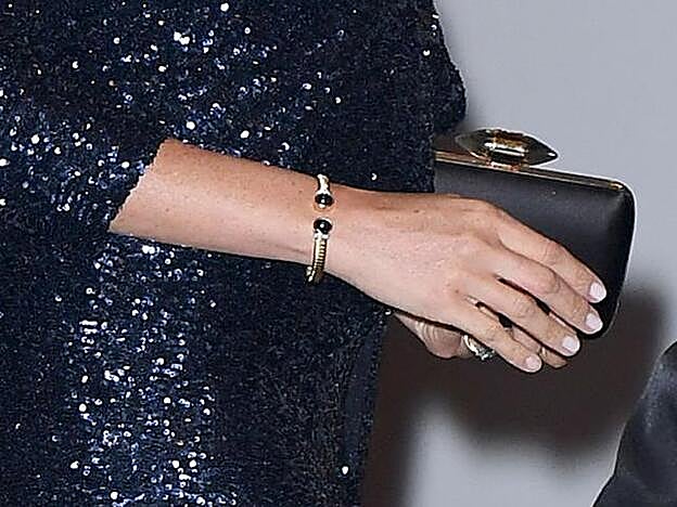 Meghan Markle lució un brazalete de oro de Lady Di.