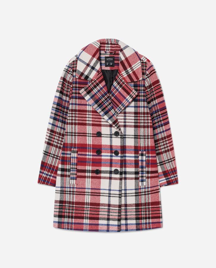 Lefties tiene en rebaja este precioso abrigo de cuadros, en un animado tono rojo y con doble botonadura como cierre. Cuesta solo 19 euros.