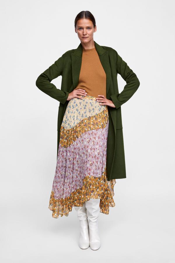 Esta maxi falda con estampado de flores e inspiración boho pasa de 59.95 a 17.99 euros en las últimas rebajas de Zara.