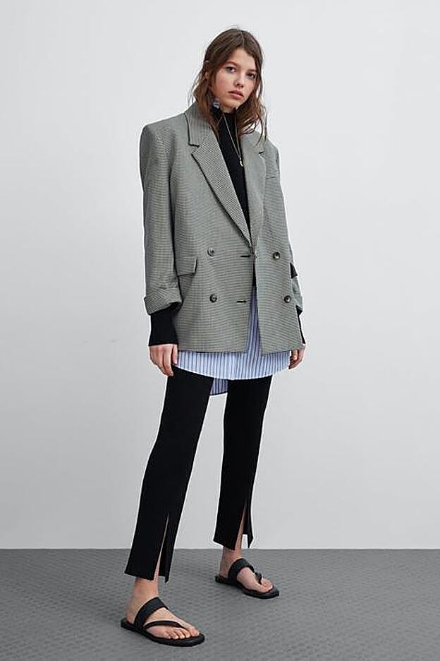 La versión "oversize" de la americana, en Zara.