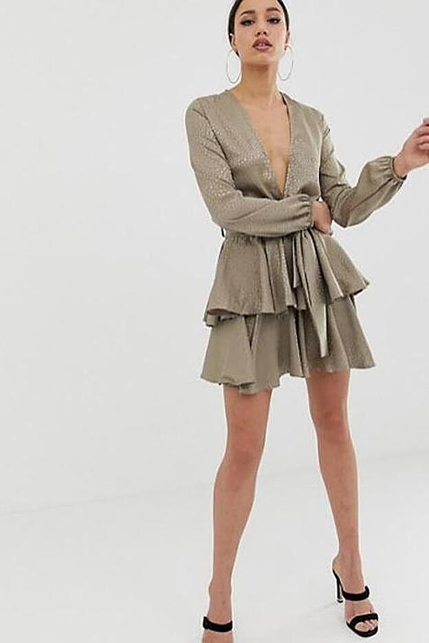 Vestido skater escotado con diseño texturizado en color marrón de John Zack Tall, 69,99 euros.