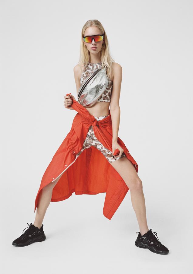 Las gafas y accesorios futuristas se han ganado un sitio de honor entre las novevades de la firma "low cost". Y todo junto no queda excesivo, queda así de potente.