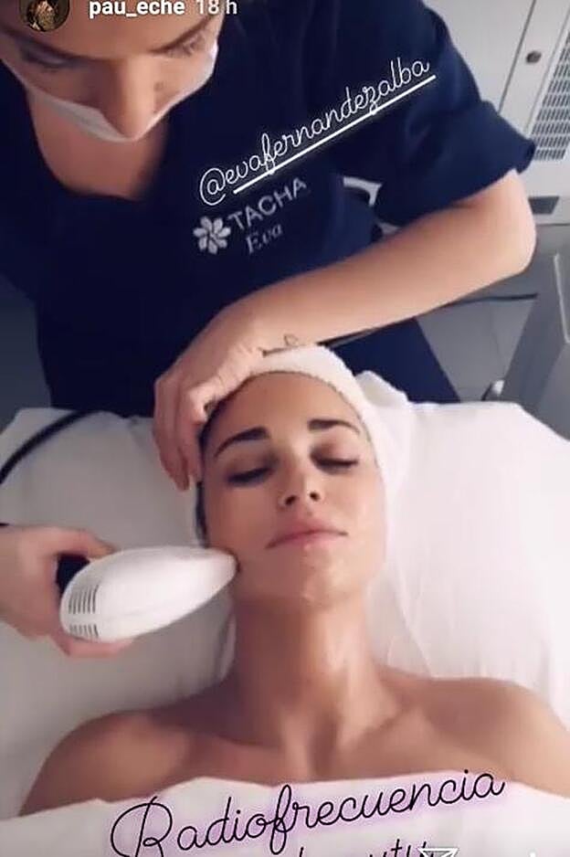 Paula Echevarrí ha revelado en 'stories' que su secreto para un cutis perfecto es la radiofrecuencia.